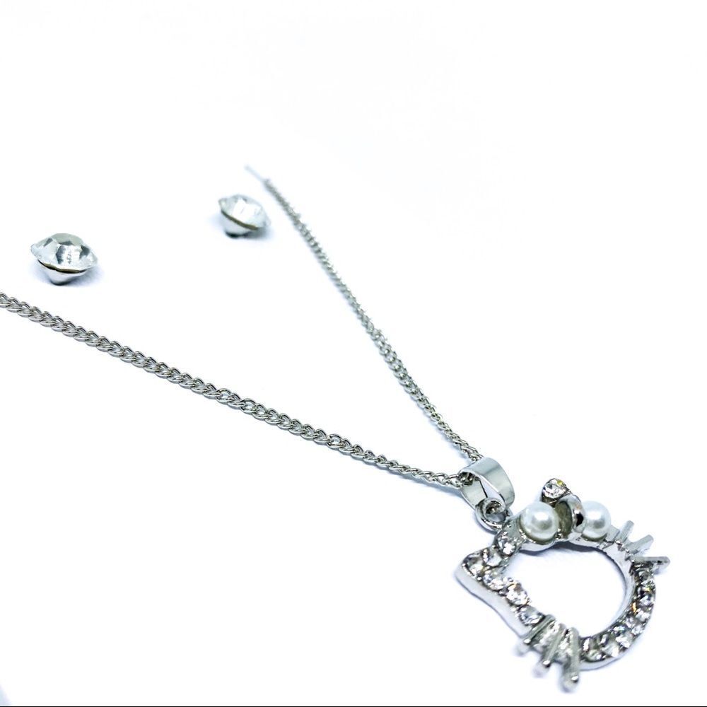 NWT Silver Hello Kitty Head Necklace & Earring Set
